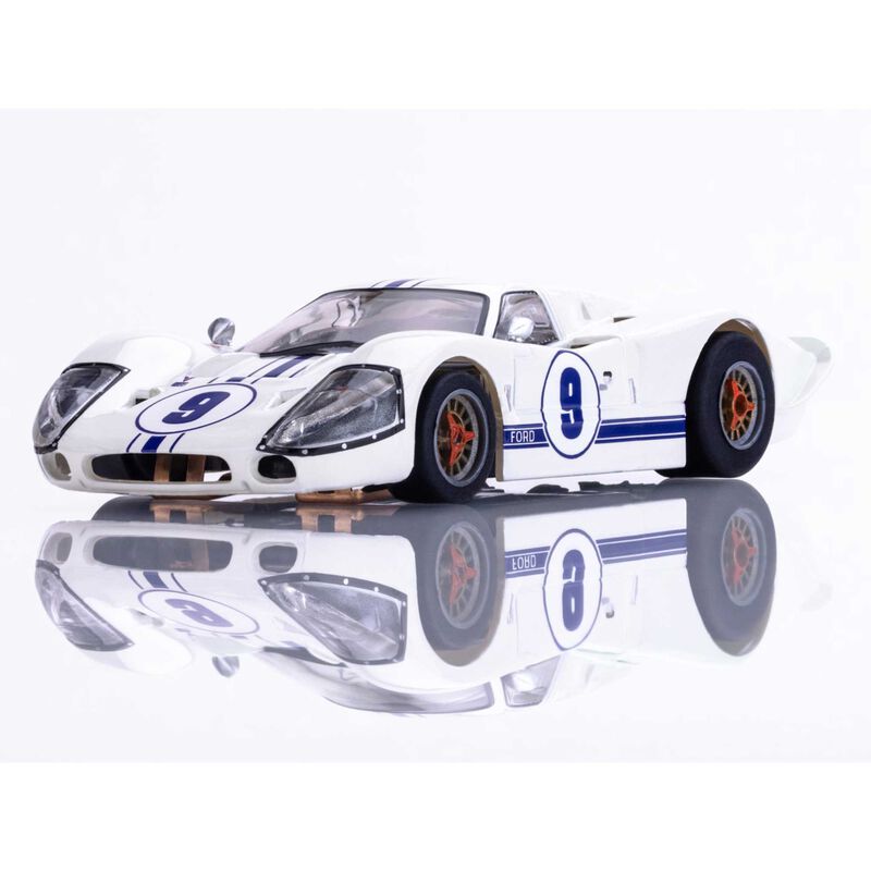 HO Ford GT40 Mk.IV #9 Mega G+ Slot Car, White