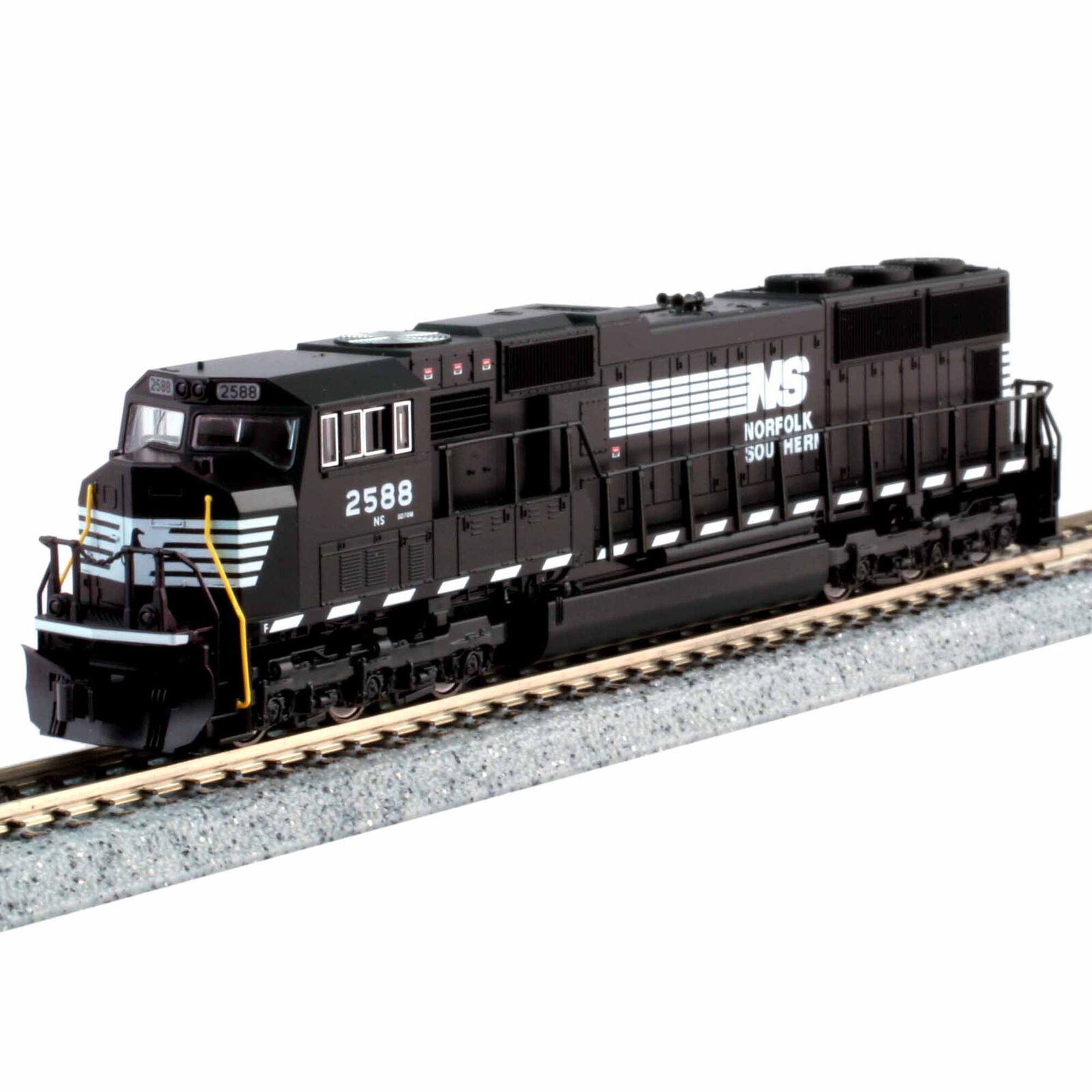 N SD70M Locomotive, Flat Radiator NS #2586 with DCC
