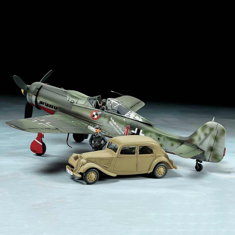 1/48 Focke-Wulf Fw190 D-9 JV44 & Citroen Traction 11CV Staff Car Set