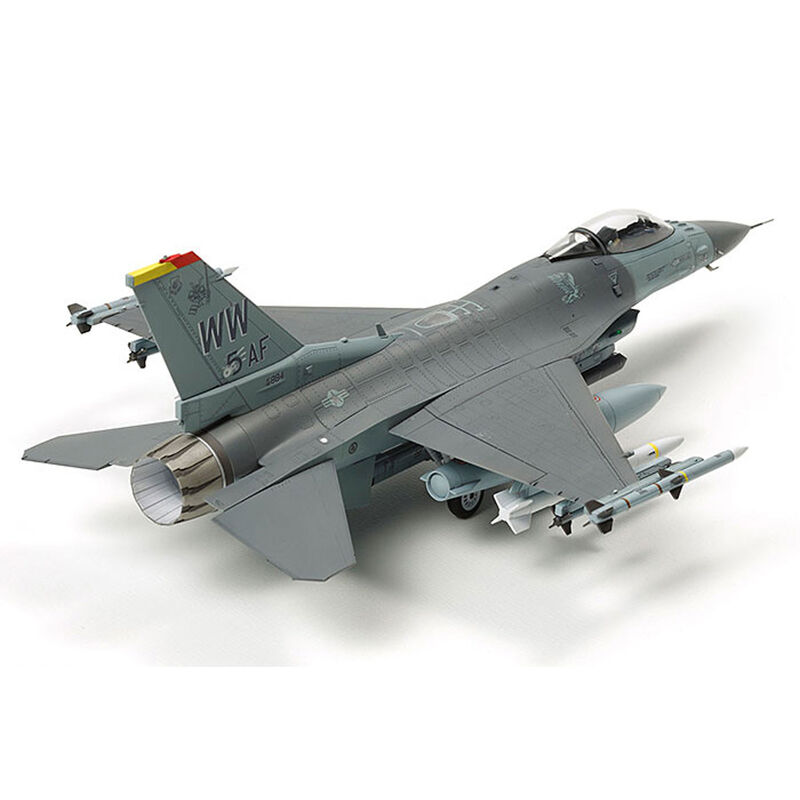 1/72 F-16 CJ Fighting Flacon, with equipment