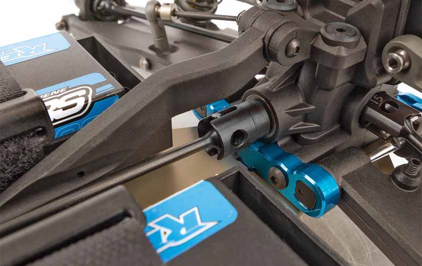 Drive-train includes dogbone driveshafts