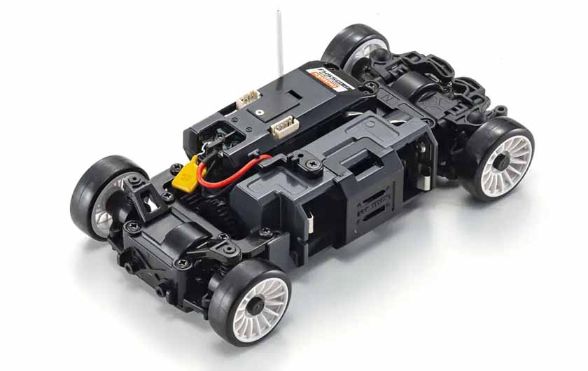 Equipped with strut-type rear suspension