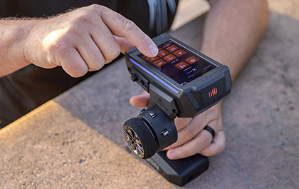 FAST ANDROID-POWERED TOUCHSCREEN INTERFACE for the Spektrum™ iXSR+ 2.4GHz DSMR+® Intelligent Radio